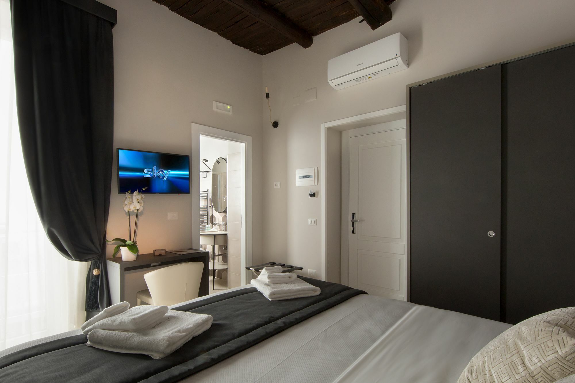 Naplesuite Naples